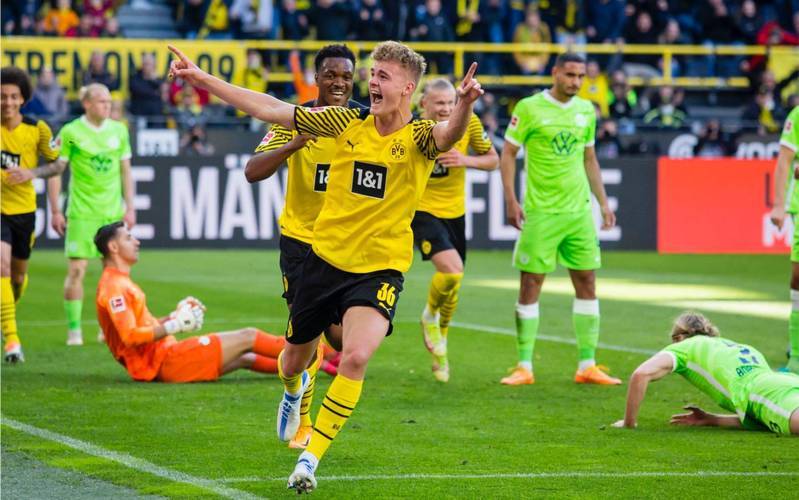 沃尔夫斯堡教练组调整战术，带领球队迎战的简单介绍