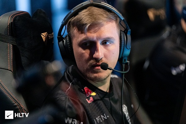 包含莱比锡开场5分钟连进两球，海港防线形同虚设！的词条